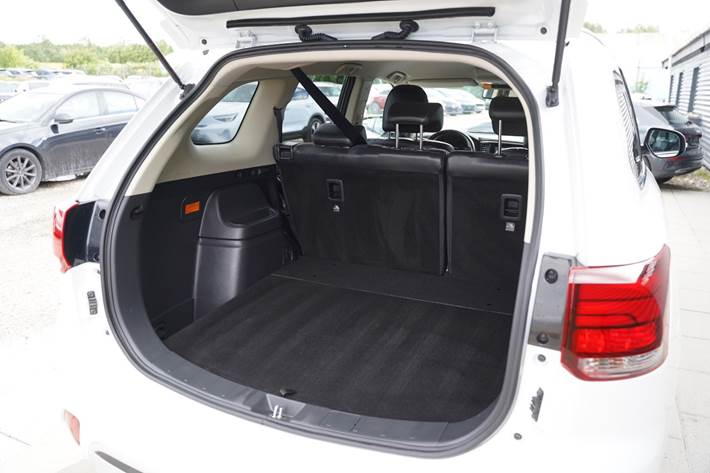 Hvid Mitsubishi Outlander fra 2020