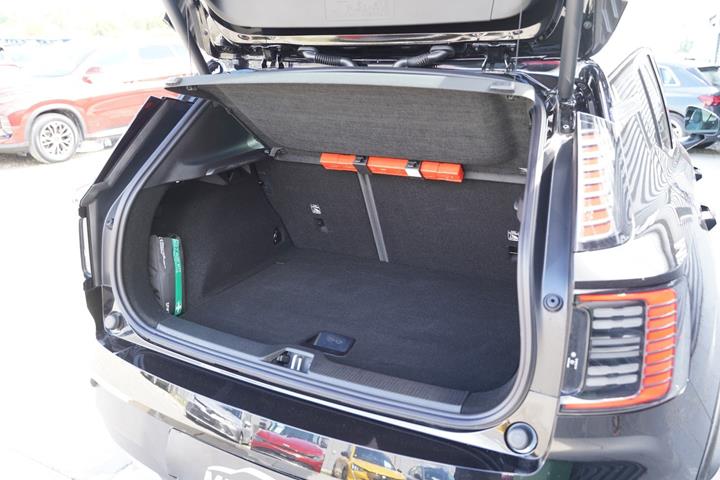 Sort Volvo EX30 CC fra 2025
