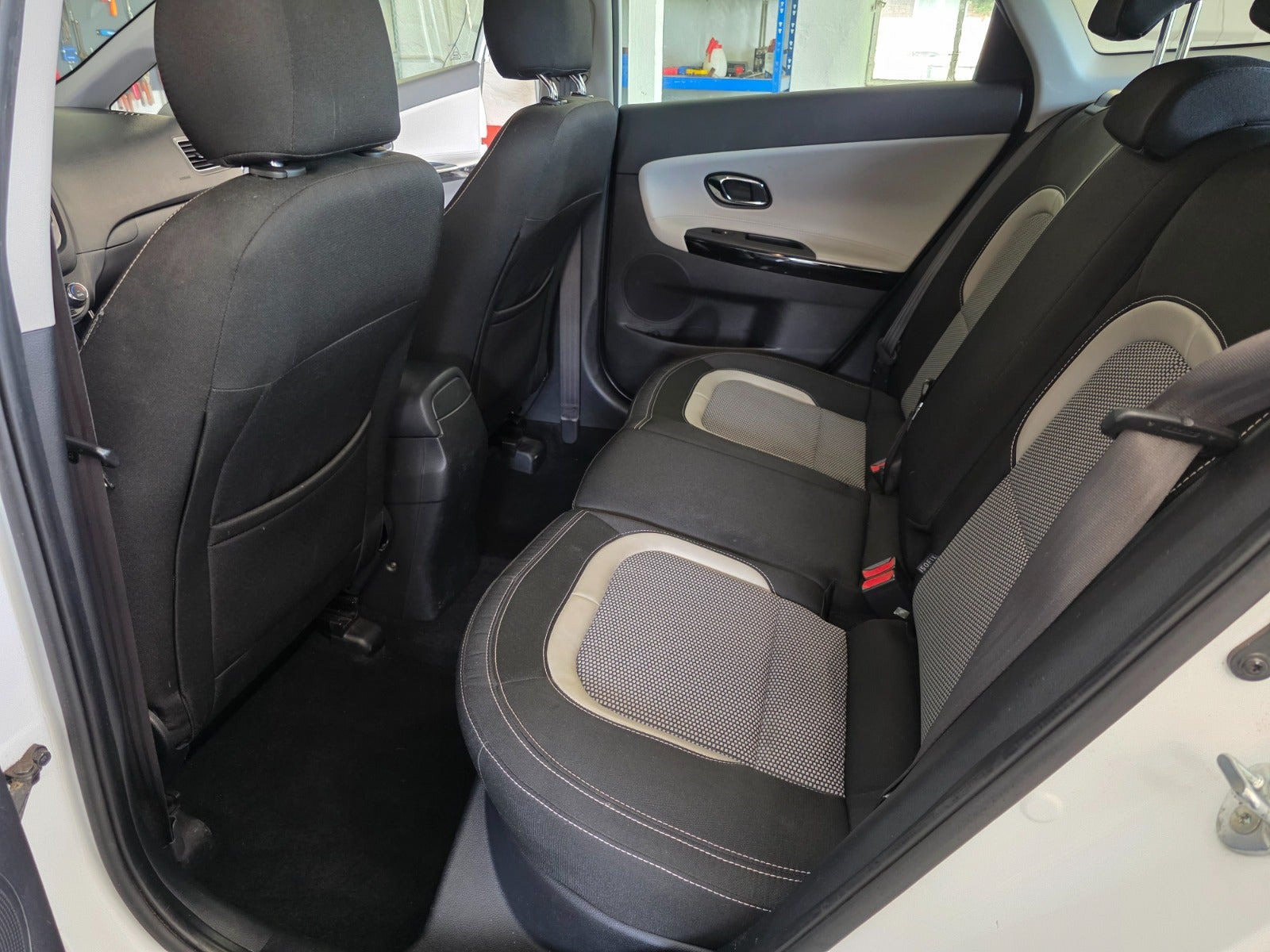 Hvid Kia Ceed fra 2015
