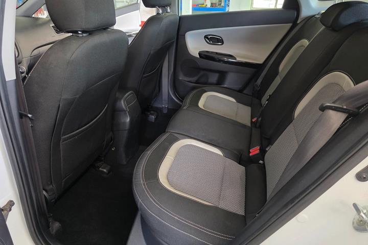 Hvid Kia Ceed fra 2015
