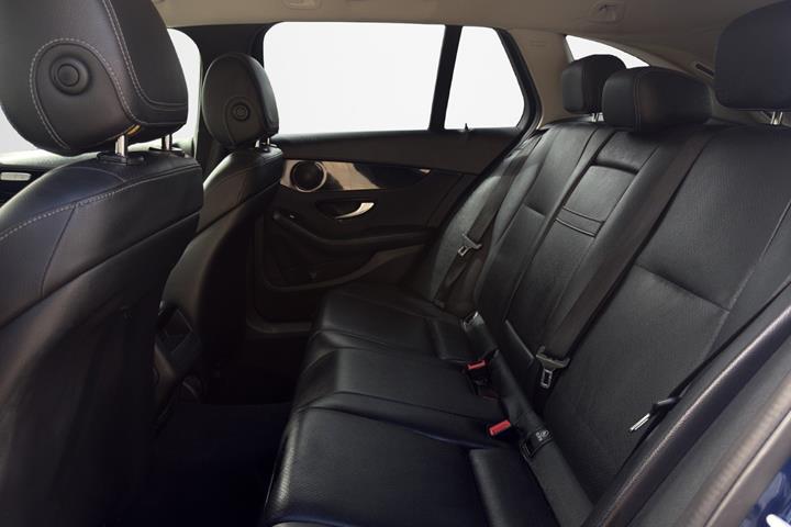 Blå Mercedes C200 d fra 2016