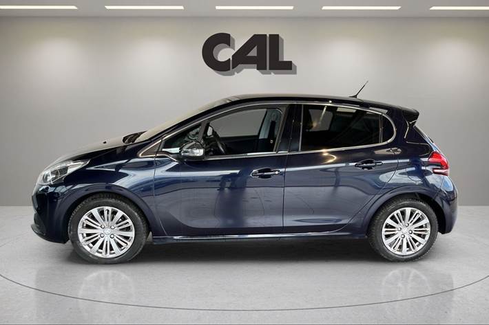 Blå Peugeot 208 fra 2019