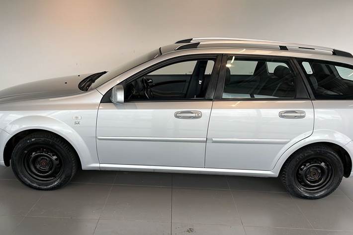 Sølv Chevrolet Nubira fra 2010