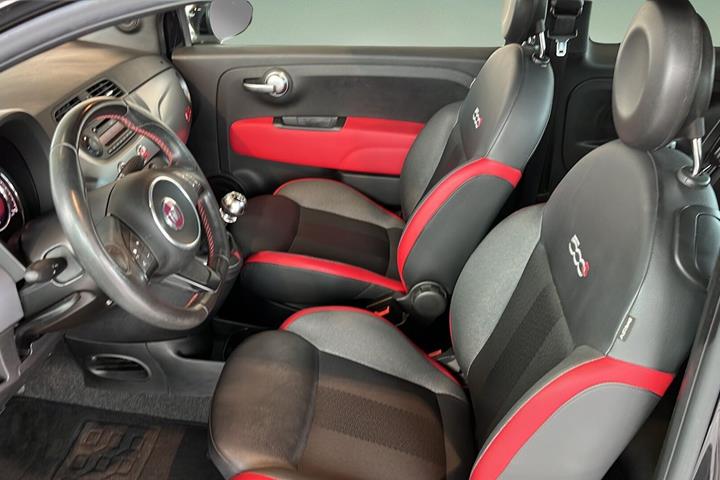 Sort Fiat 500 fra 2015