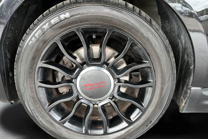 Sort Fiat 500 fra 2015