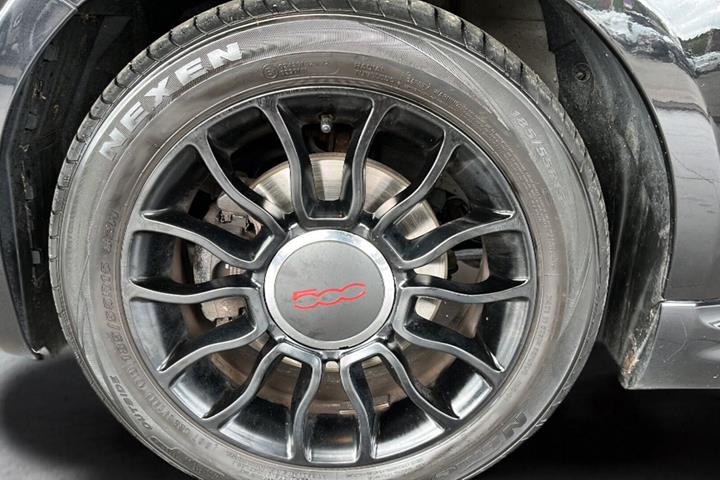 Sort Fiat 500 fra 2015