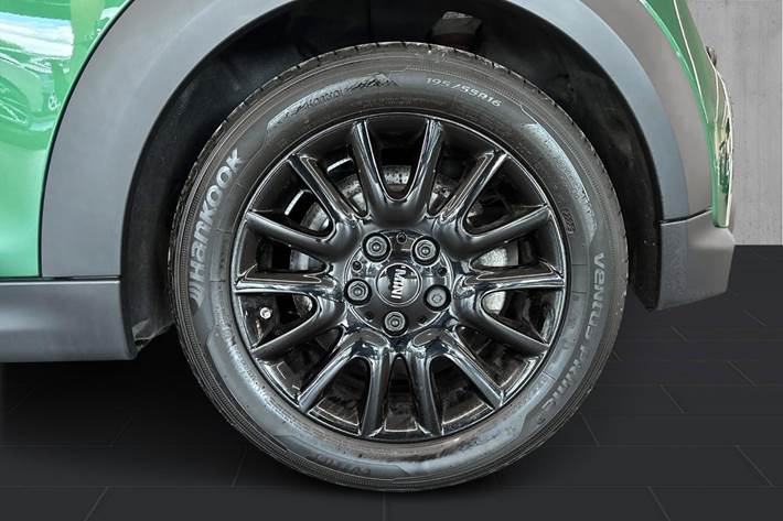 Grøn Mini Cooper fra 2024