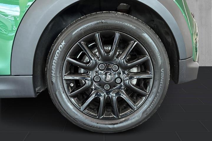 Grøn Mini Cooper fra 2024