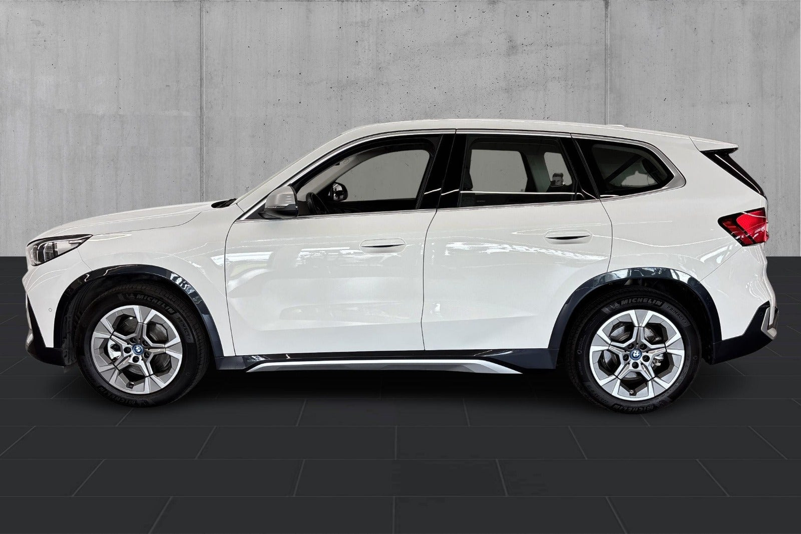 Hvid BMW iX1 fra 2024