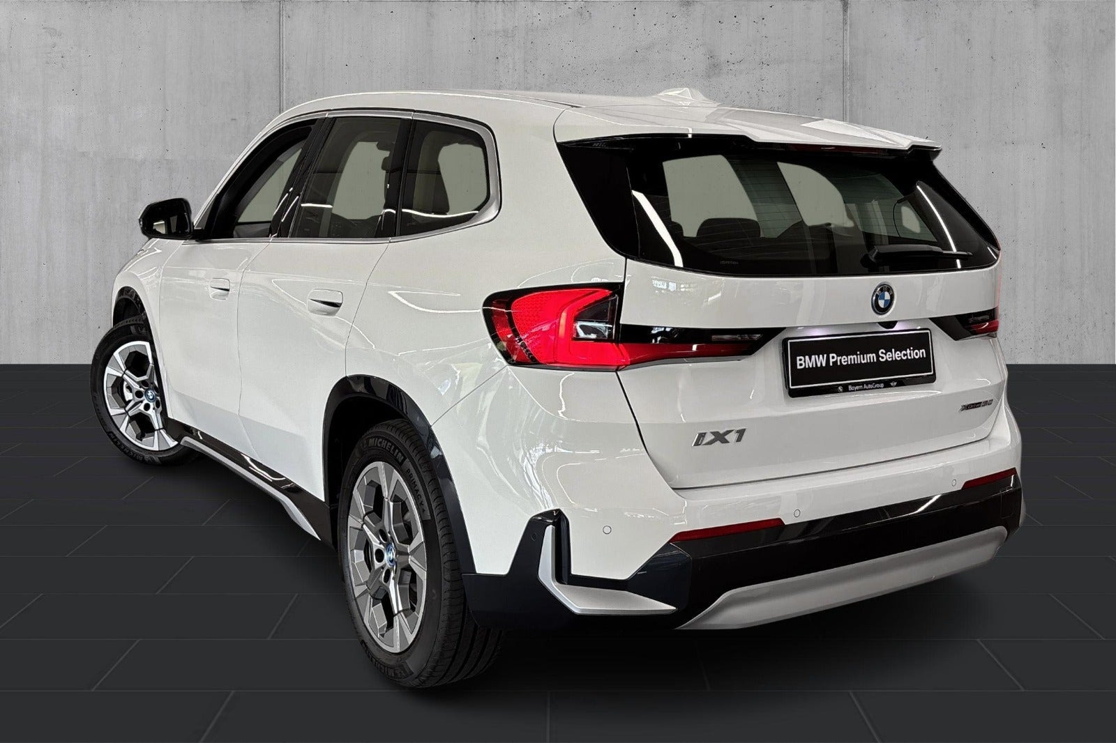 Hvid BMW iX1 fra 2024