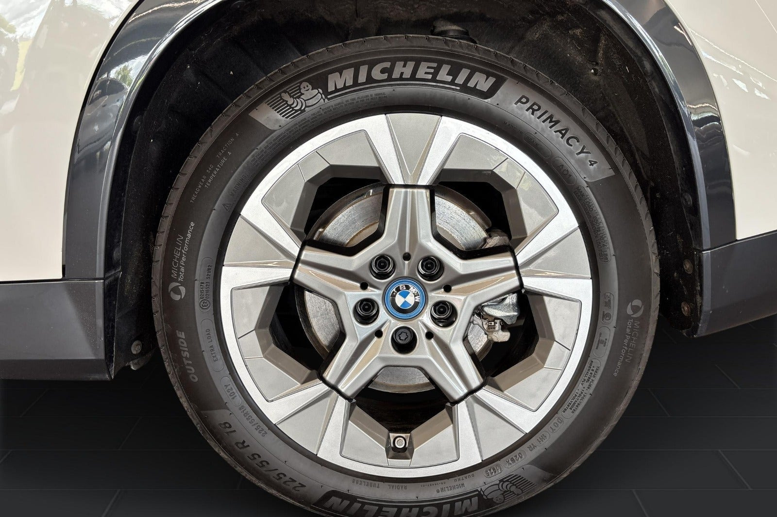 Hvid BMW iX1 fra 2024
