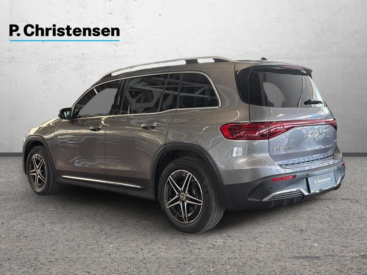Grå Mercedes EQB350 fra 2024