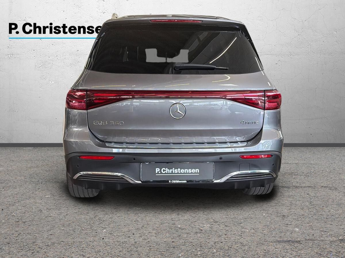Grå Mercedes EQB350 fra 2024