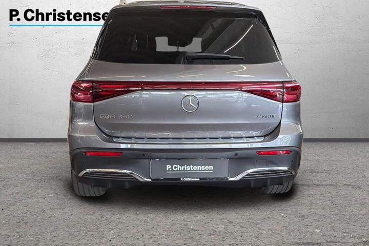 Grå Mercedes EQB350 fra 2024
