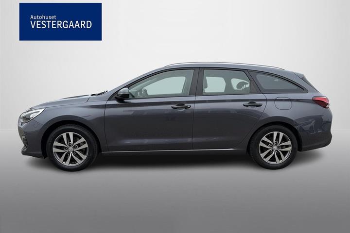 Beige Hyundai i30 fra 2020