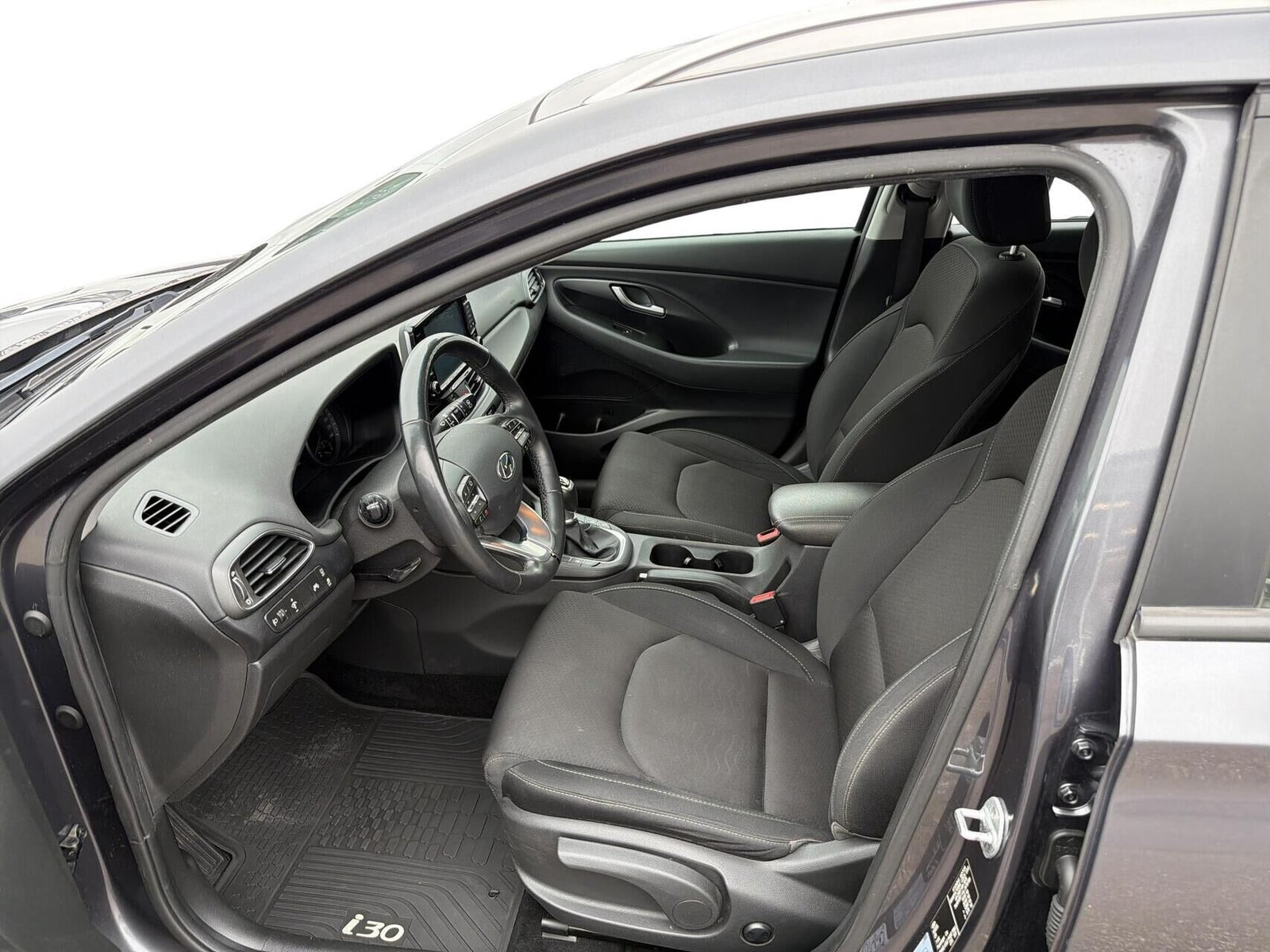 Beige Hyundai i30 fra 2020