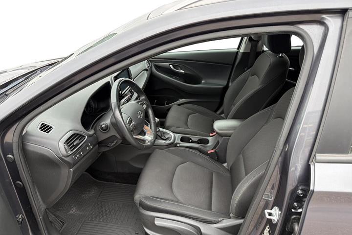 Beige Hyundai i30 fra 2020