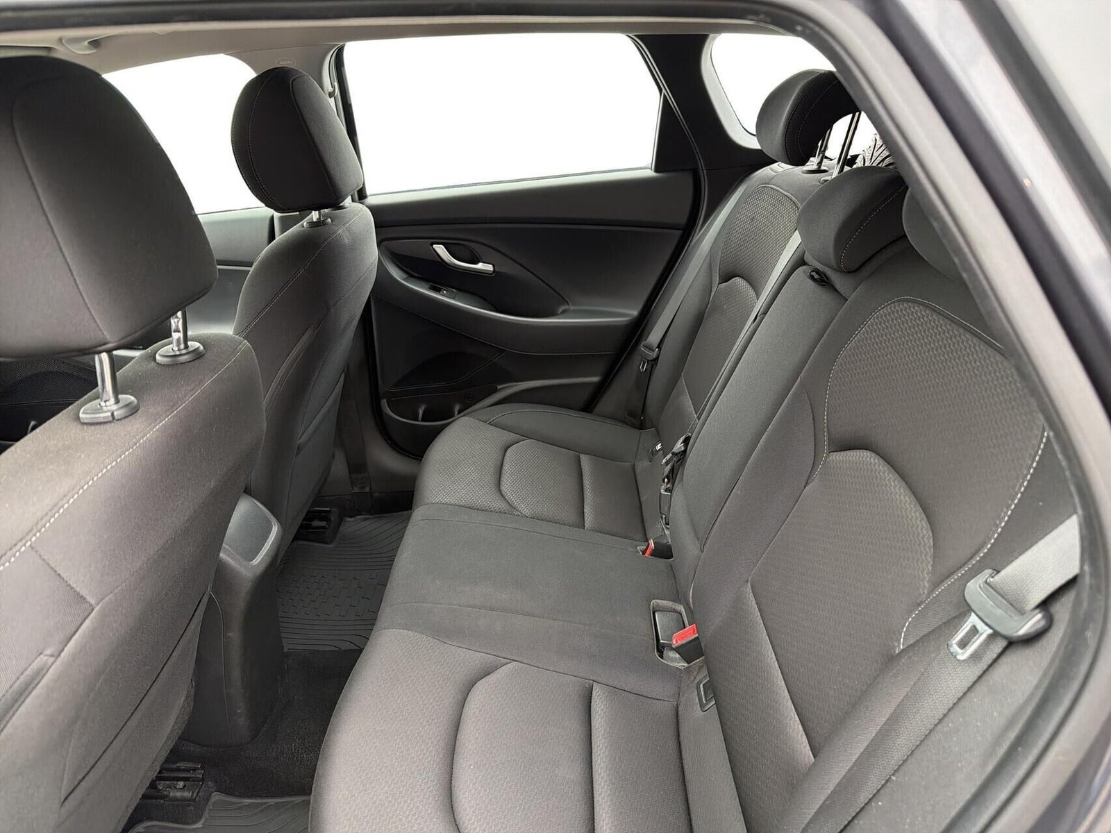 Beige Hyundai i30 fra 2020