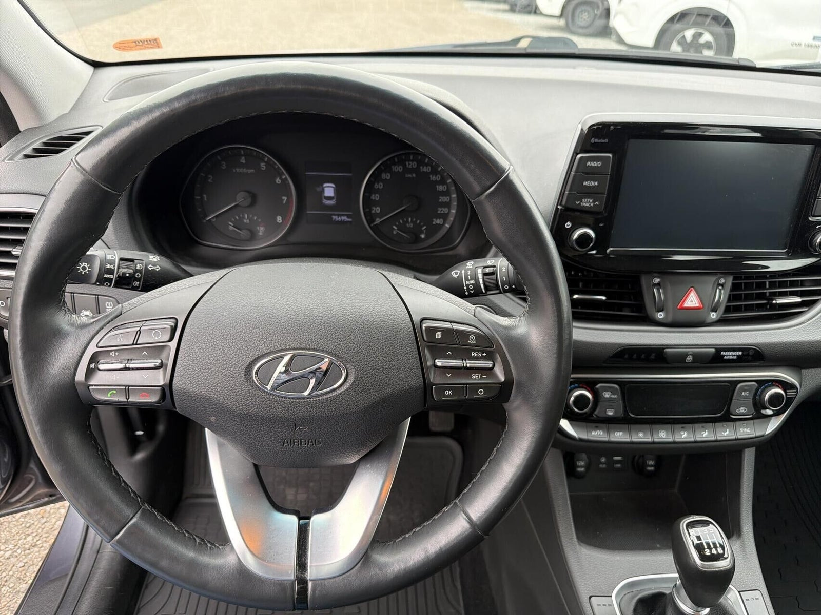 Beige Hyundai i30 fra 2020