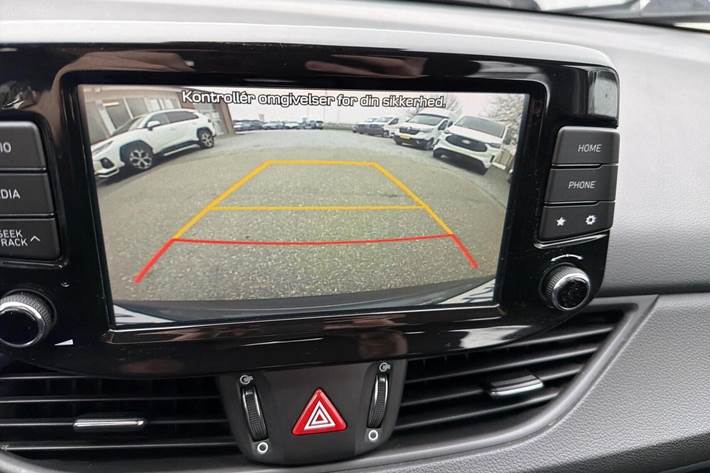Beige Hyundai i30 fra 2020
