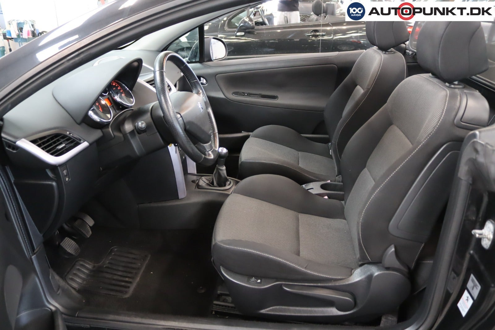 Sort Peugeot 207 fra 2007