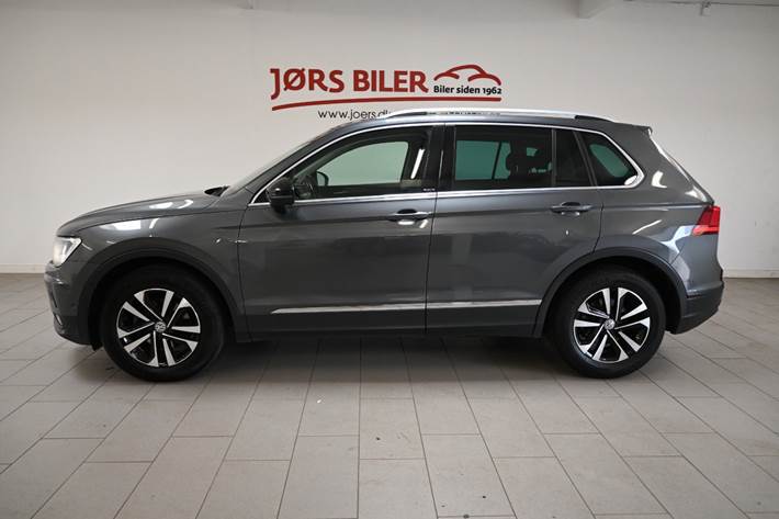 Grå VW Tiguan fra 2019
