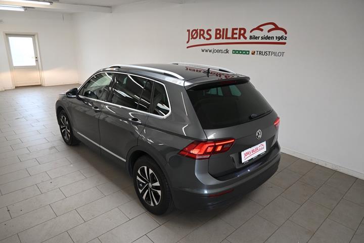 Grå VW Tiguan fra 2019