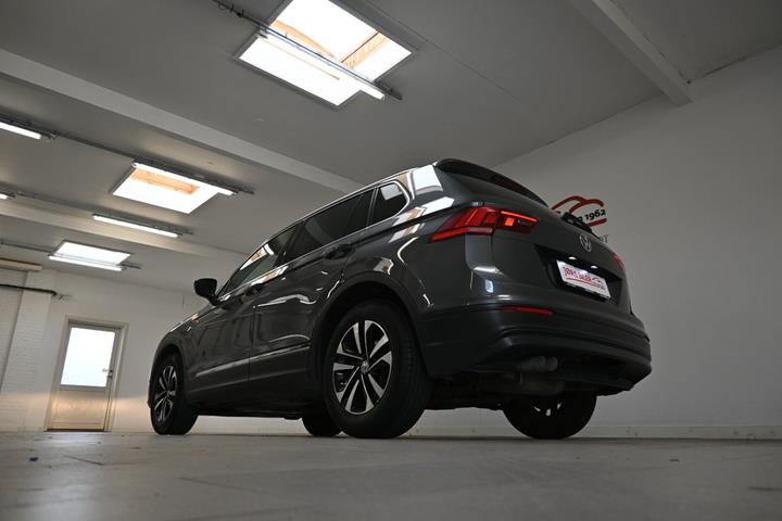 Grå VW Tiguan fra 2019