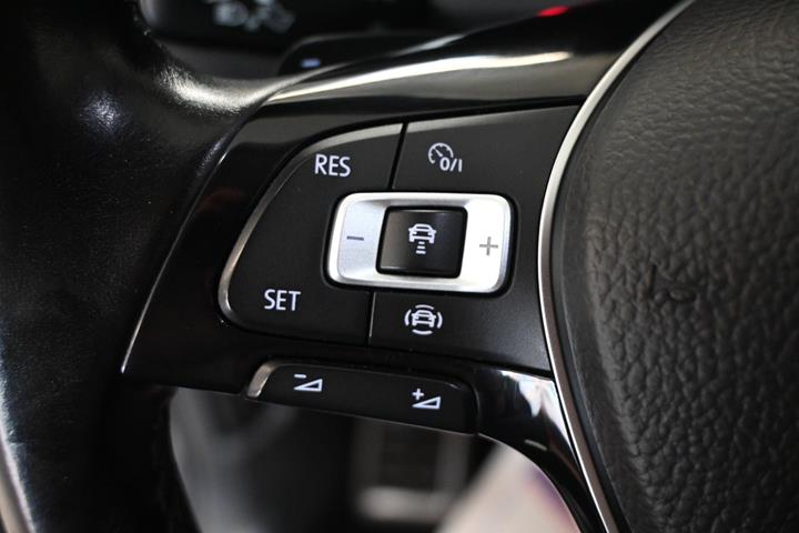 Grå VW Tiguan fra 2019