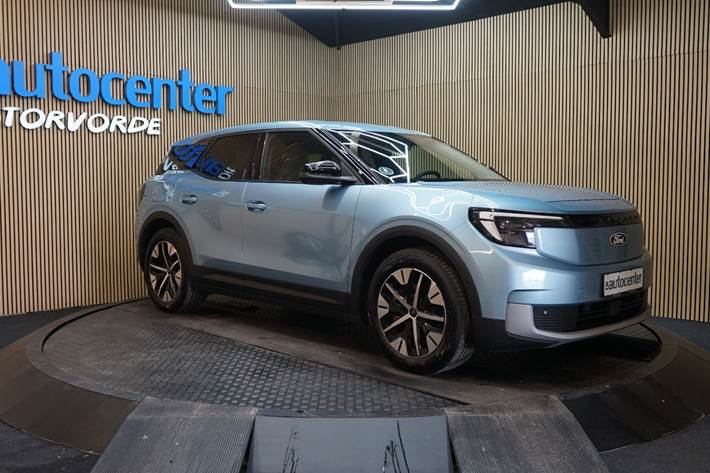Blå Ford Explorer fra 2025 set udefra