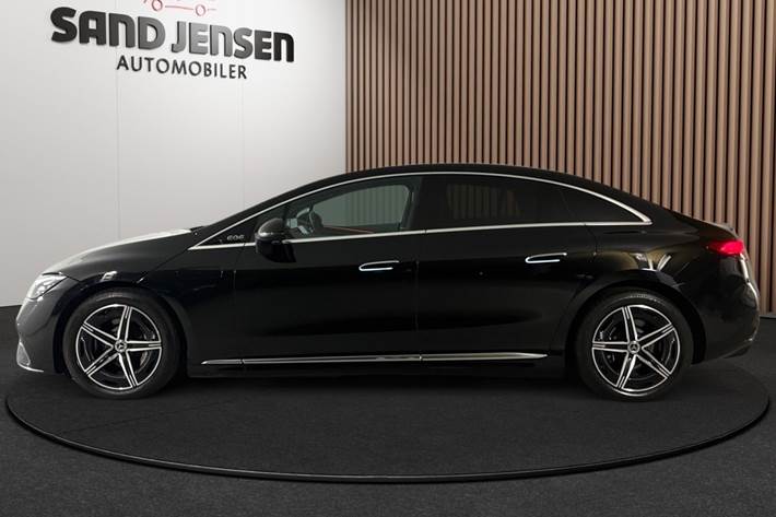 Sort Mercedes EQE350 fra 2024