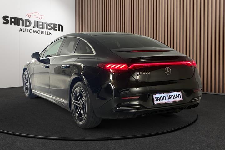 Sort Mercedes EQE350 fra 2024