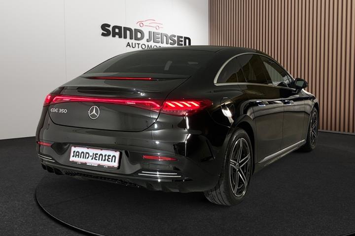 Sort Mercedes EQE350 fra 2024