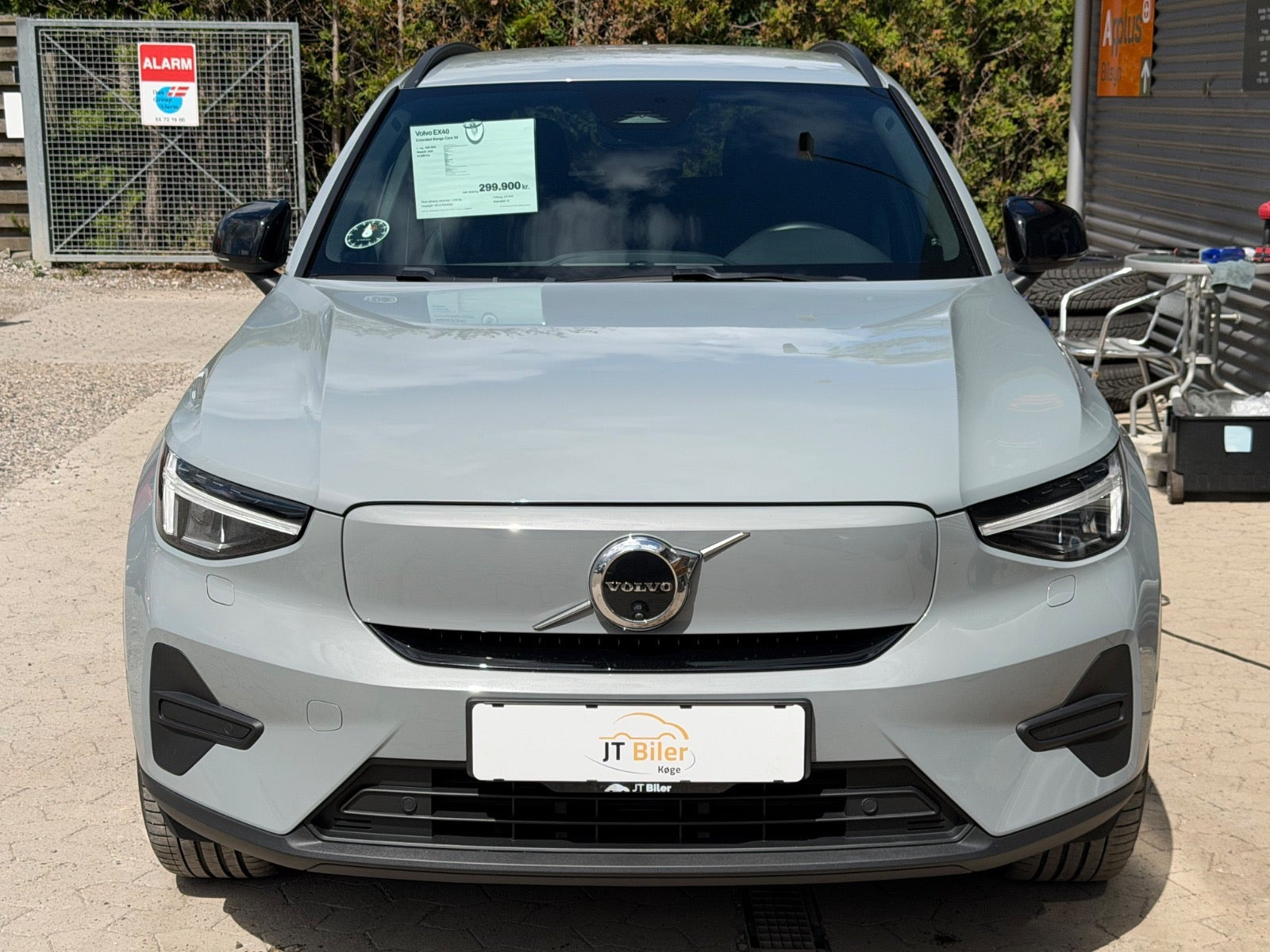 Sølv Volvo EX40 fra 2025