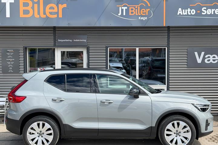 Sølv Volvo EX40 fra 2025