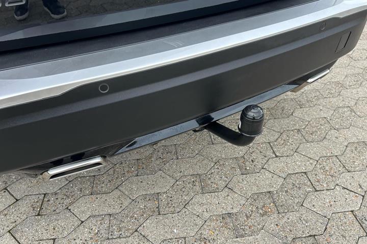 Sort Peugeot 2008 fra 2024