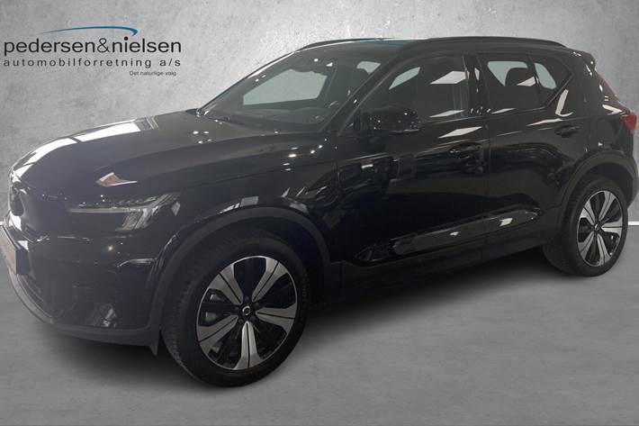 Sort Volvo XC40 fra 2022
