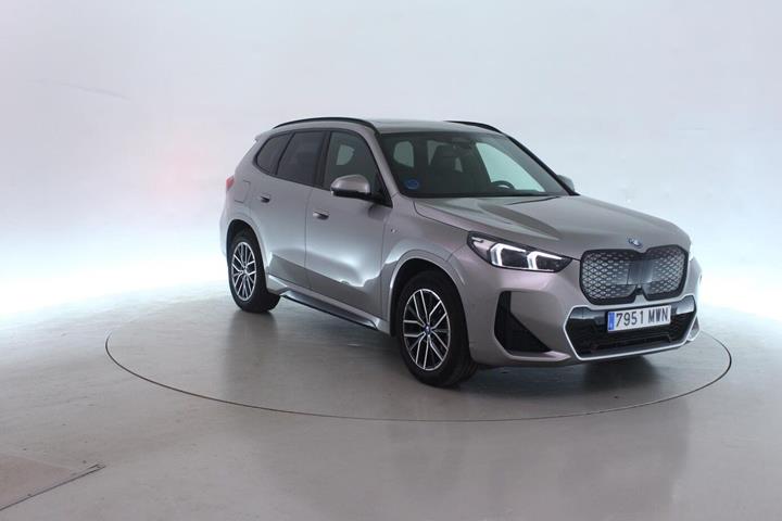 Sølv BMW iX1 fra 2024