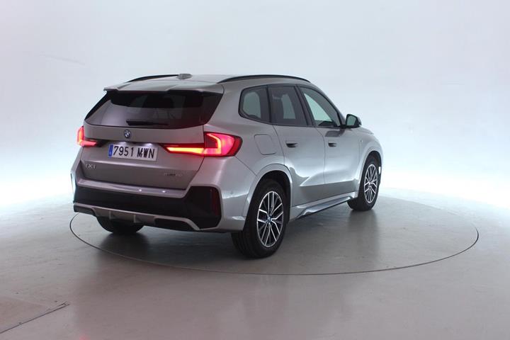 Sølv BMW iX1 fra 2024