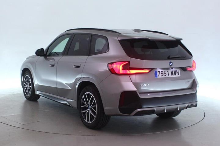 Sølv BMW iX1 fra 2024