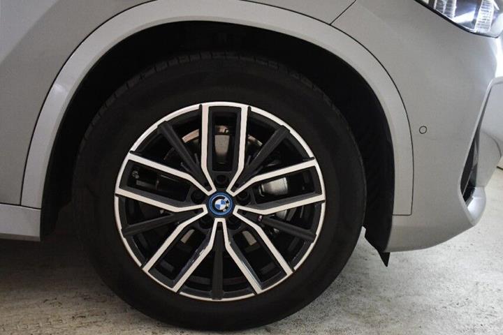 Sølv BMW iX1 fra 2024