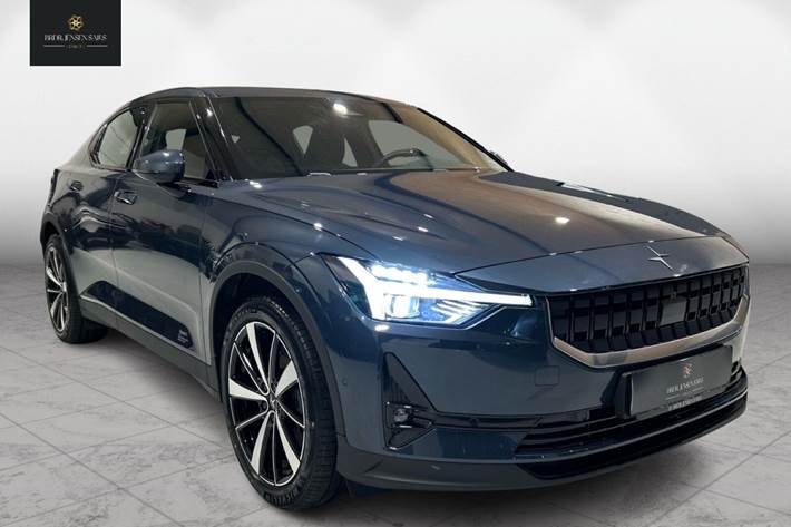 Blå Polestar 2 fra 2022 set udefra