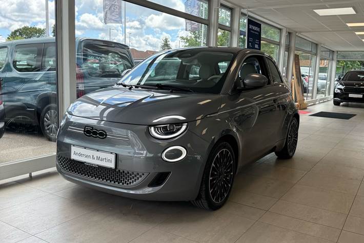 Grå Fiat 500e fra 2023