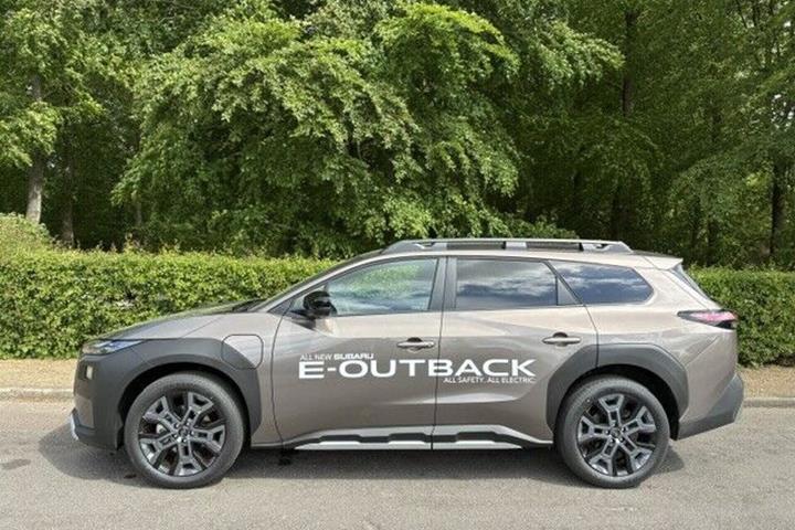 Bronze Subaru e-Outback fra 2026 set udefra