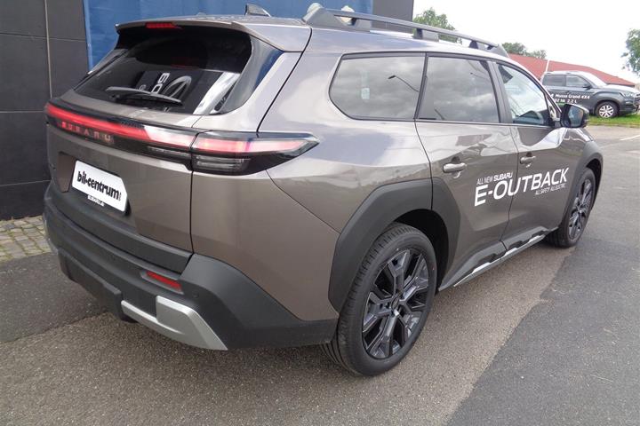 Bronze Subaru e-Outback fra 2026