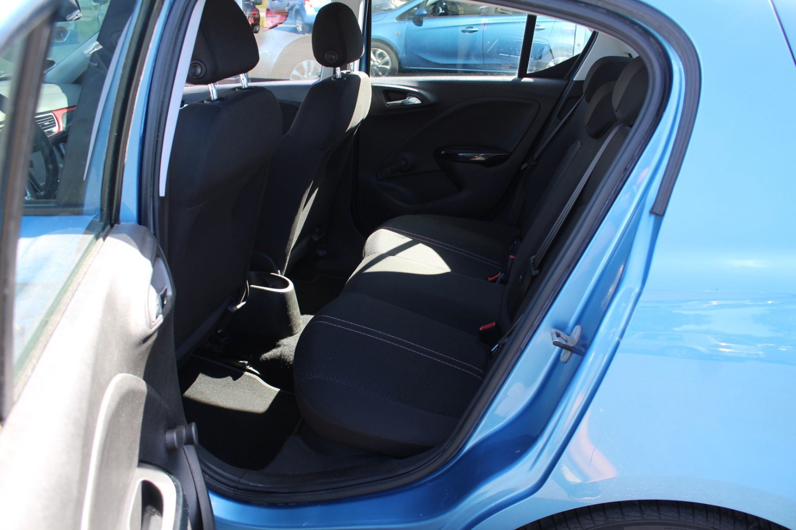 Blå Opel Corsa fra 2018