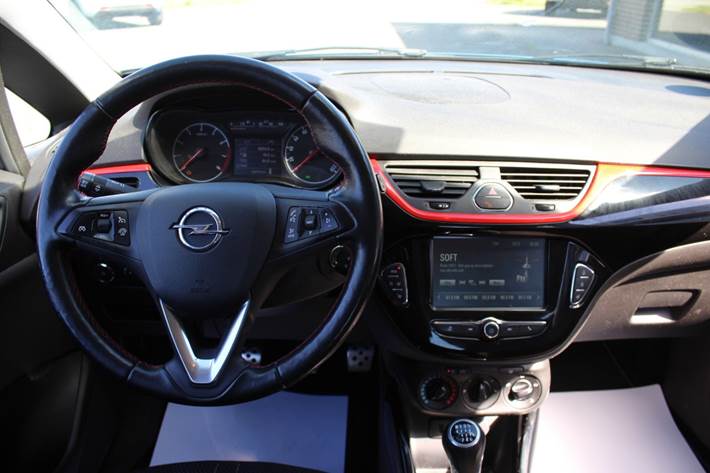 Blå Opel Corsa fra 2018