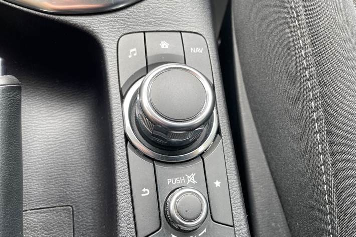 Sort Mazda 2 fra 2019
