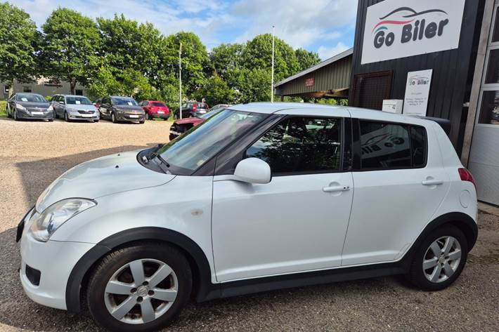 Grøn Suzuki Swift fra 2010