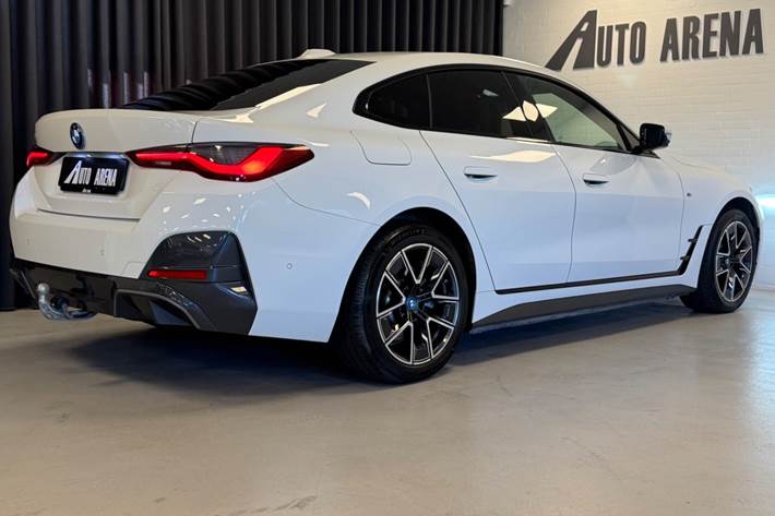 Hvid BMW i4 fra 2023